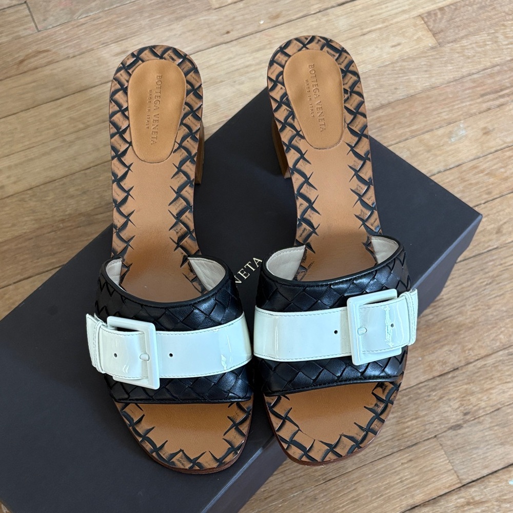Bottega Veneta Black and White Heeled Sandals - Picture 2 of 7